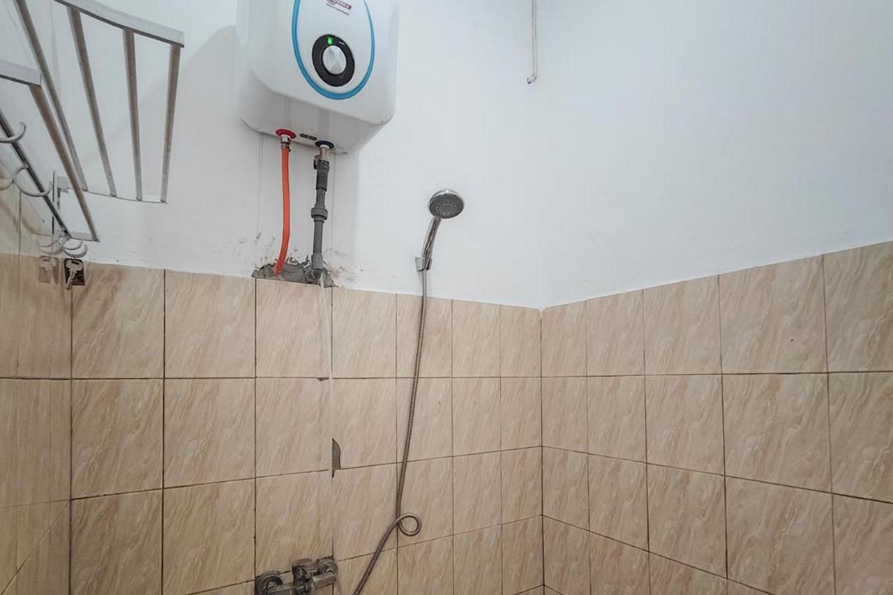 Shekinah Homestay & Cafe Waikabubak Mitra Reddoorz المظهر الخارجي الصورة