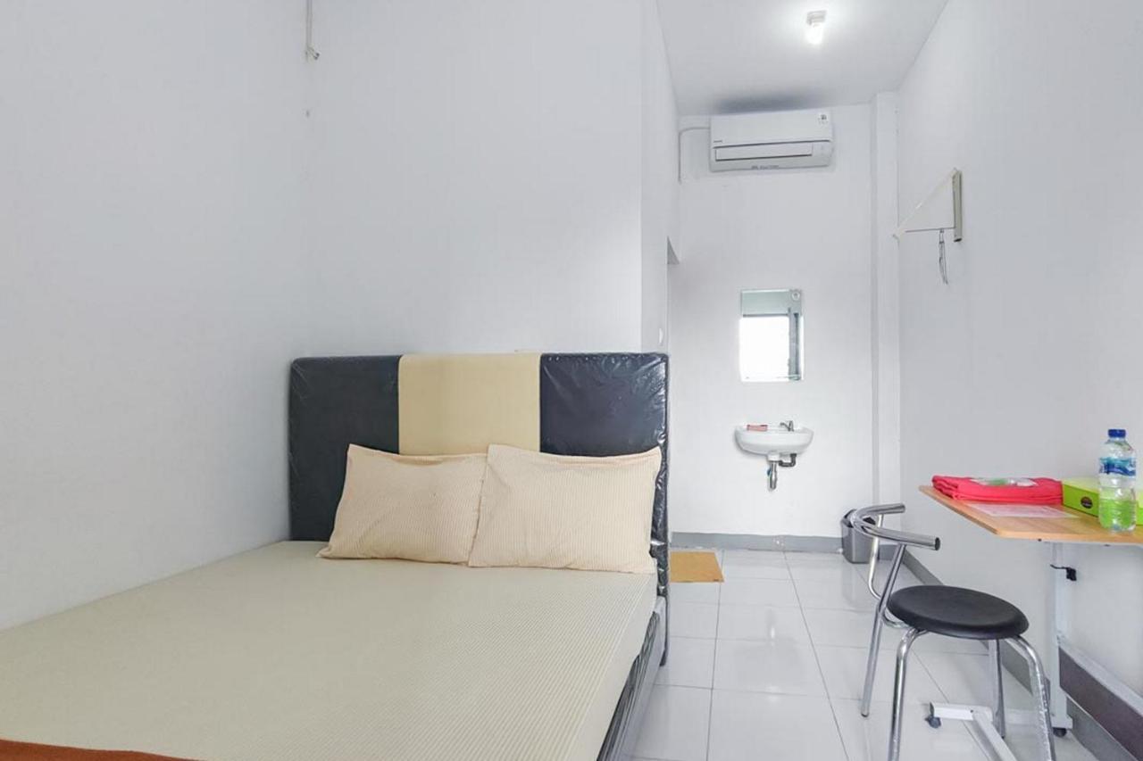 Shekinah Homestay & Cafe Waikabubak Mitra Reddoorz المظهر الخارجي الصورة
