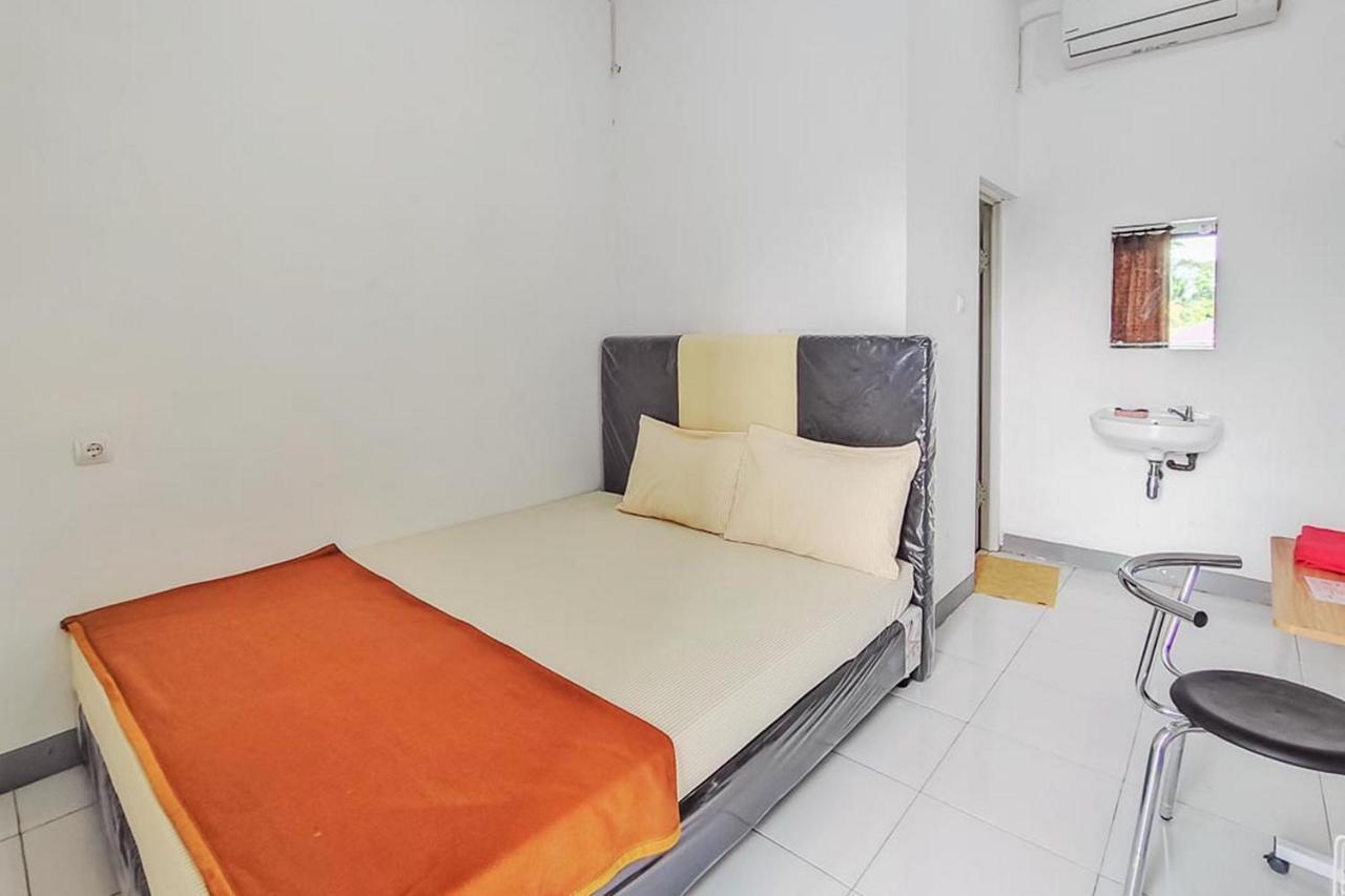 Shekinah Homestay & Cafe Waikabubak Mitra Reddoorz المظهر الخارجي الصورة