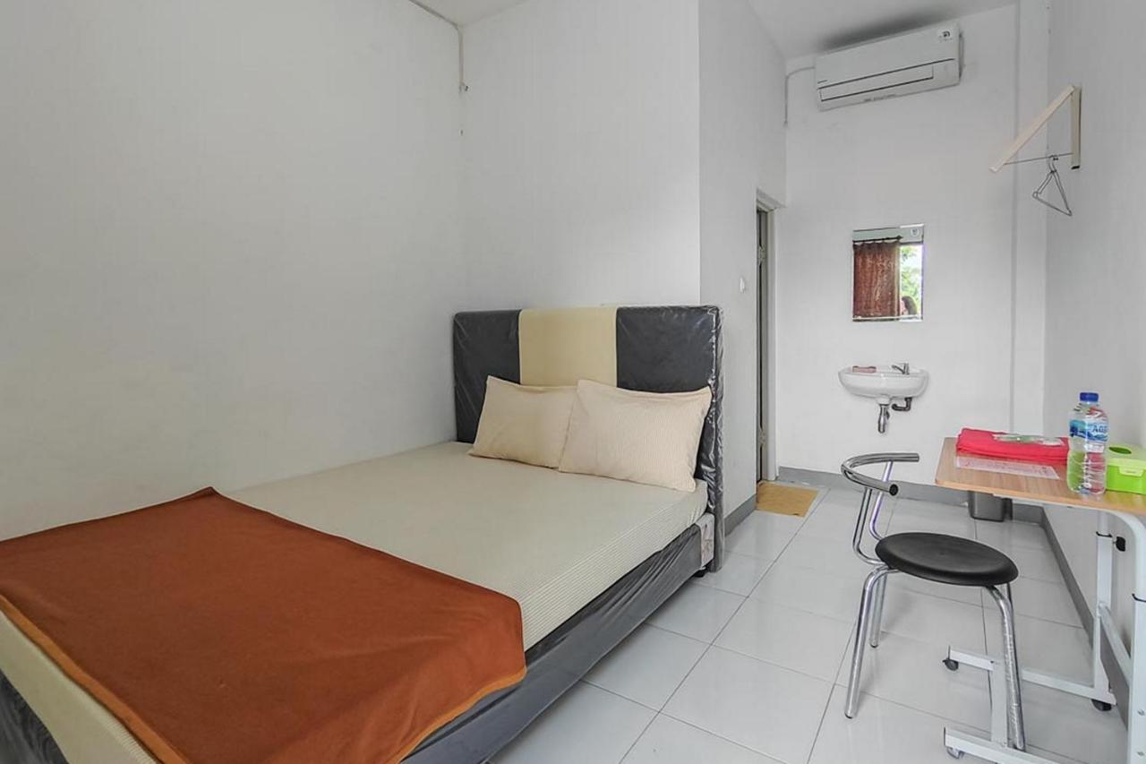 Shekinah Homestay & Cafe Waikabubak Mitra Reddoorz المظهر الخارجي الصورة